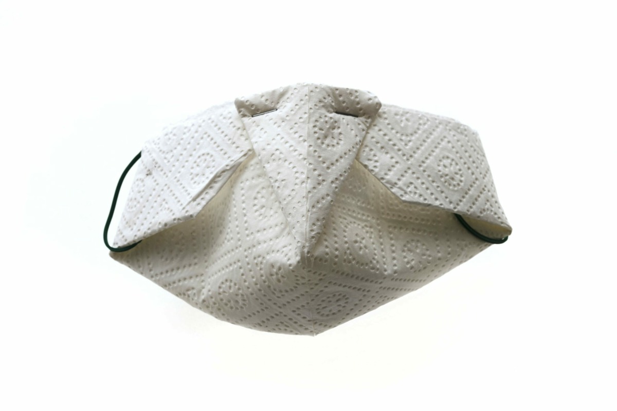 Maske aus Küchenpapier, 2020