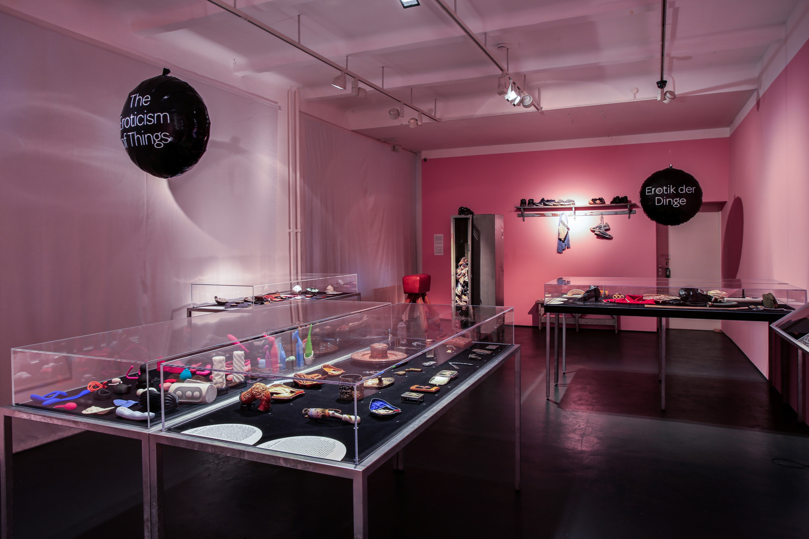 Ausstellungsansicht der Sonderausstellung Erotik der Dinge