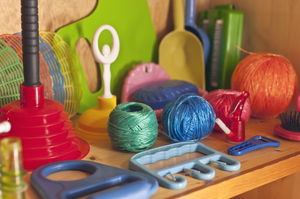 Vitrine Alltagskultur aus Istanbul Sammlung Pannekoek, Borka, Kontext der Ausstellung "Istanbul Alphabet - von çokçok bis zikzak"