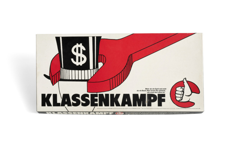 Brettspiel "Klassenkampf" mit einem roten Schraubenschlüssel, der einem Zylinderhut mit einem Dollar-Symbol wie einen Knopf auf- oder andreht.