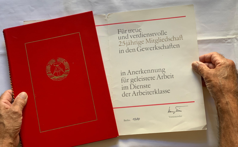 Urkunde für die 25 jährige Mitgliedschaft in der Gewerkschaft in der DDR